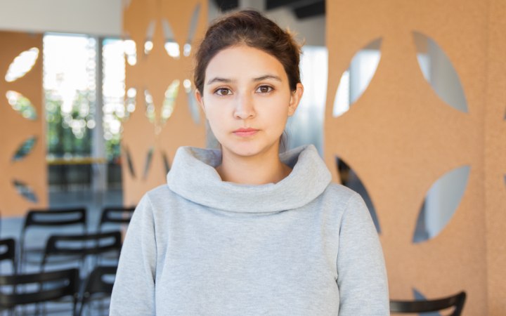 Girl wearing a grey turtleneck sweater