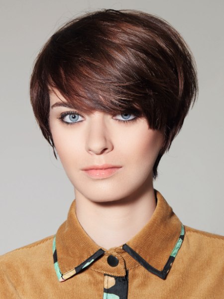 Ladylike short bob with side parting and long bangs